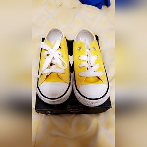 6c yellow converse